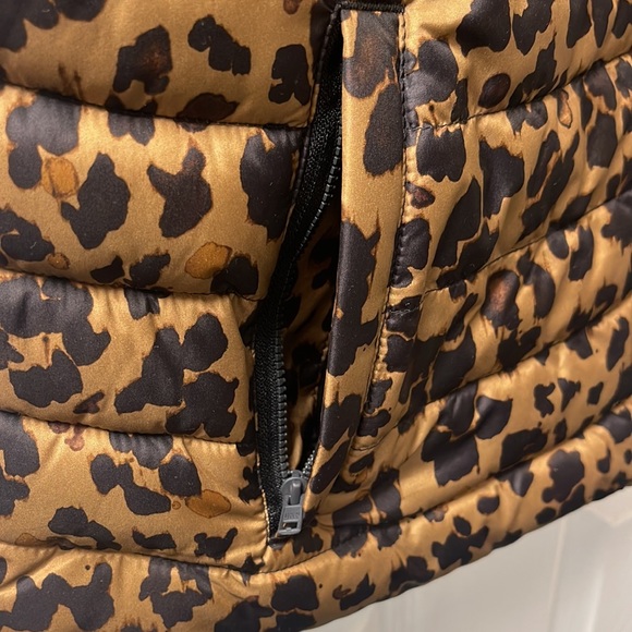 GAP UPCYCLED PUFFER WOMENS VEST SIZE LARGE - Picture 4 of 5